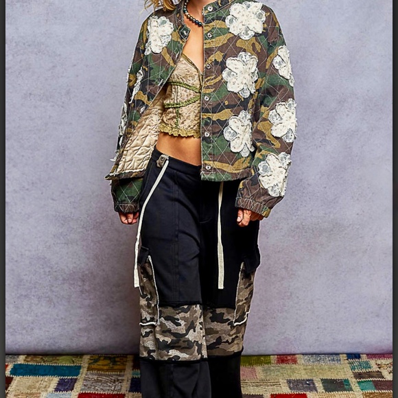 POL Camo jacket with embroidered flowers - Picture 6 of 6